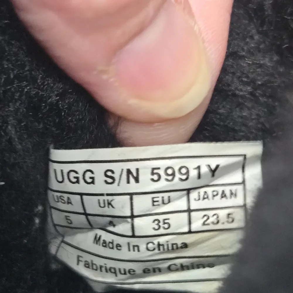 UGG bailey button